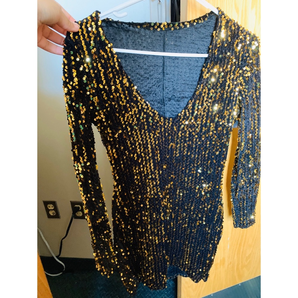 Long sleeve V-neck sequin Dress